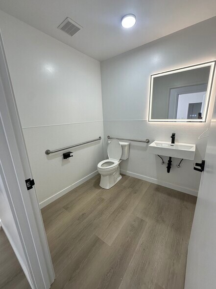 More Photos Of 1264 A St, Hayward Office For Lease