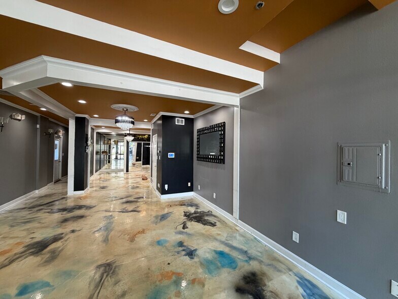 More Photos Of 2214 W Market St, Louisville Storefront Retail Residential For Lease