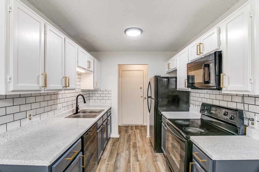 More Photos Of 3600 Hulen Park Cir, Fort Worth Multifamily For Sale