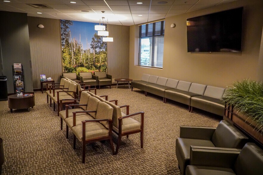 More Photos Of 3021-3041 Orchard Park Rd, Orchard Park Medical For Lease