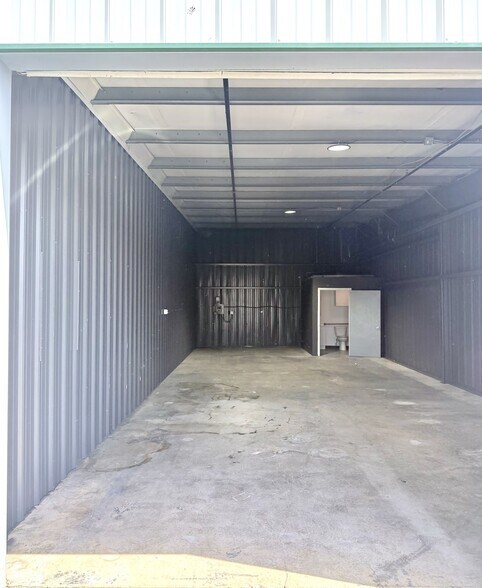 More Photos Of 10027 Harmon Rd, Fort Worth Unknown For Lease