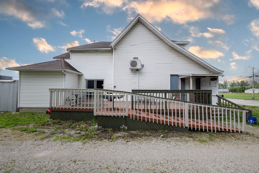 More Photos Of 1040 S Wayne St, Saint Marys Restaurant For Sale