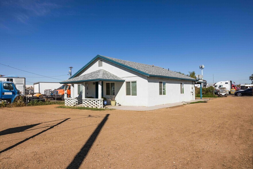 More Photos Of 5732 W Maryland Ave, Glendale Truck Terminal For Sale