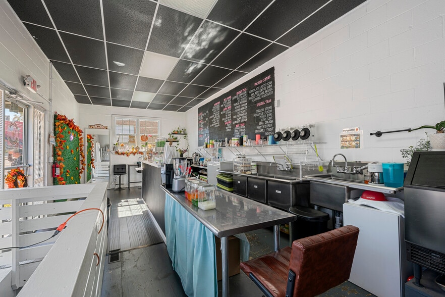 More Photos Of 205 N Race St, Glasgow Storefront Retail Office For Sale