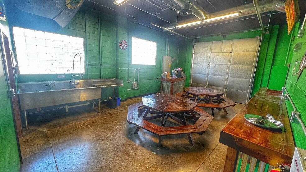 More Photos Of 378 S Van Buren St, Barberton Industrial For Lease