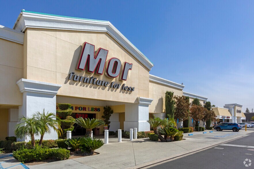 More Photos Of 5130 N Blackstone Ave, Fresno Unknown For Lease