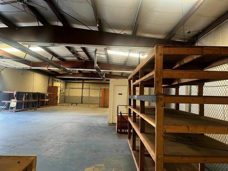 More Photos Of 2002 Centre Ave, Roanoke Cement Gravel Plant For Sale