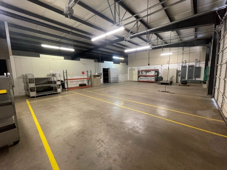 More Photos Of 6657 E Little Michigan Rd, Sierra Vista Distribution For Sale