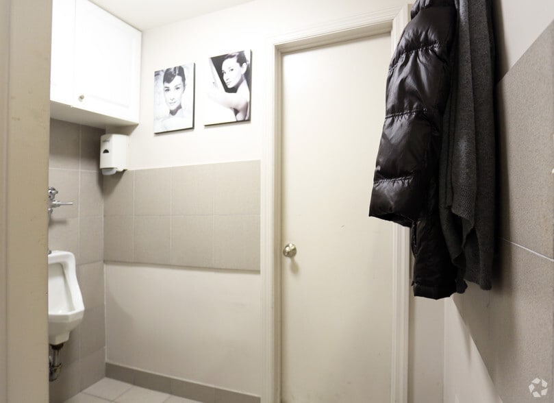 More Photos Of 2883 Miles Ave, Bronx Warehouse For Lease