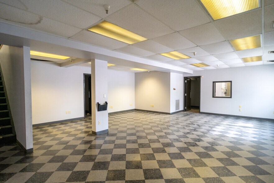 More Photos Of 1304 Valleyhigh Dr NW, Rochester Showroom For Sale