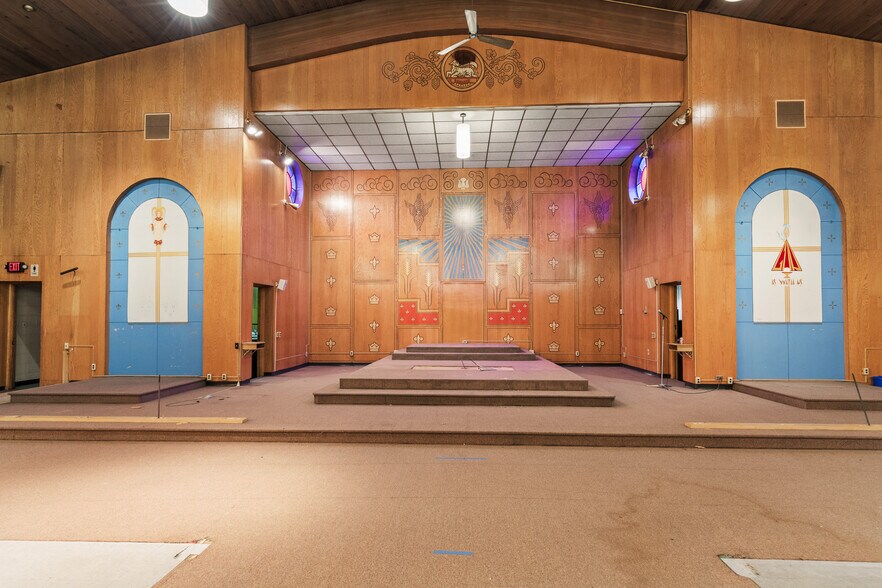 More Photos Of 26123 McDonald St, Dearborn Heights Religious Facility For Lease