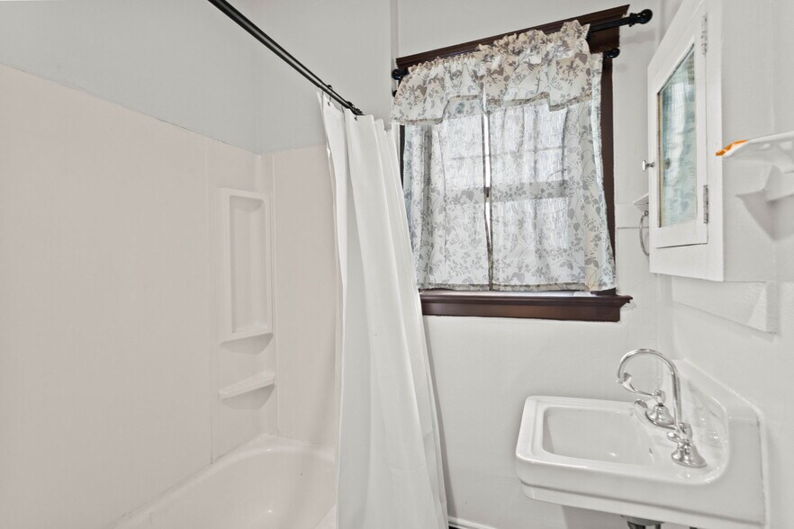 More Photos Of 702 S Bernard, Spokane Apartments For Sale