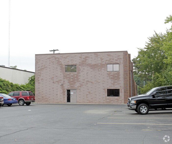 More Photos Of 34050 Industrial Rd, Livonia Warehouse For Sale