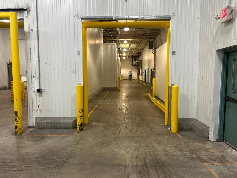 More Photos Of 2805 W Service Rd, Eagan Warehouse For Sale