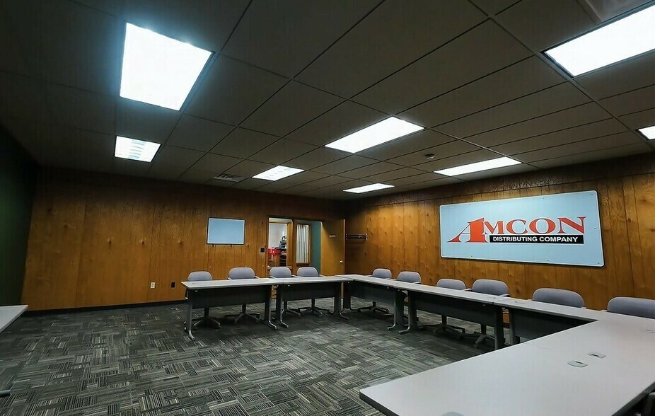 More Photos Of 2500 N Main St, East Peoria Warehouse For Sale