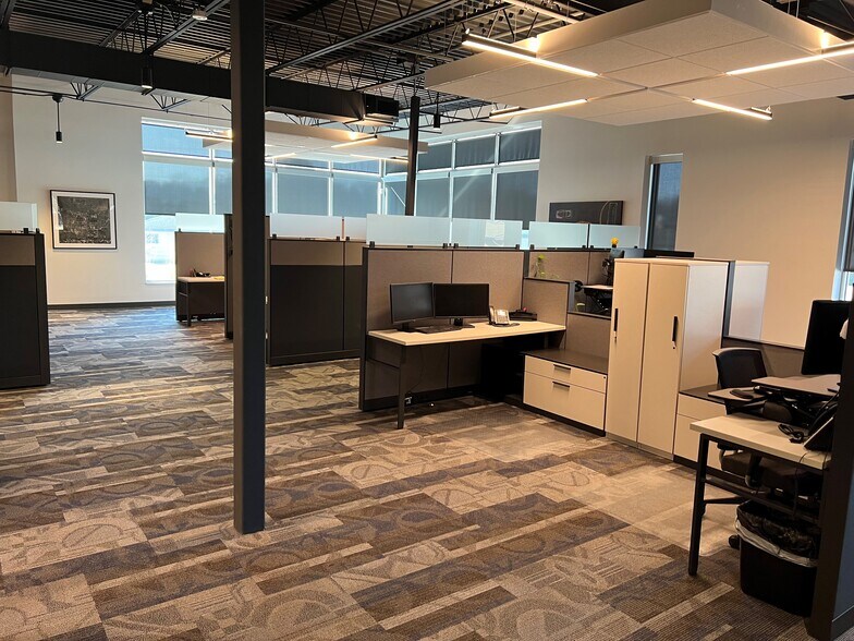 More Photos Of 2828 S 87th St, Omaha Office For Lease