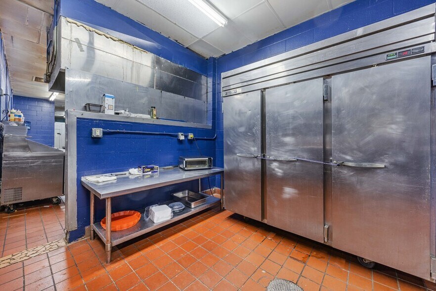 More Photos Of 1405 Gornto Rd, Valdosta Restaurant For Sale