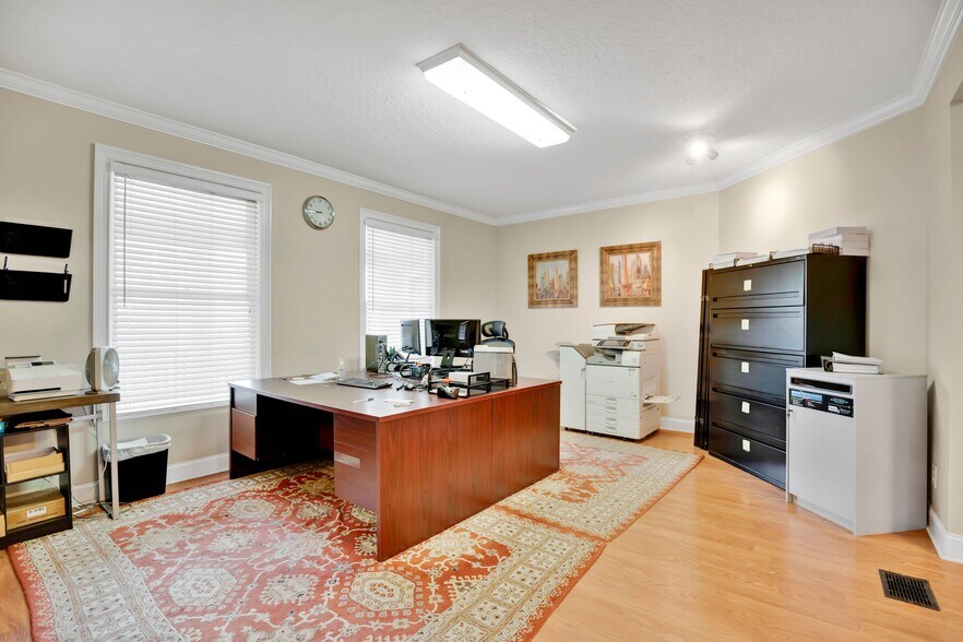 More Photos Of 901 E Washington St, Orlando Office For Sale