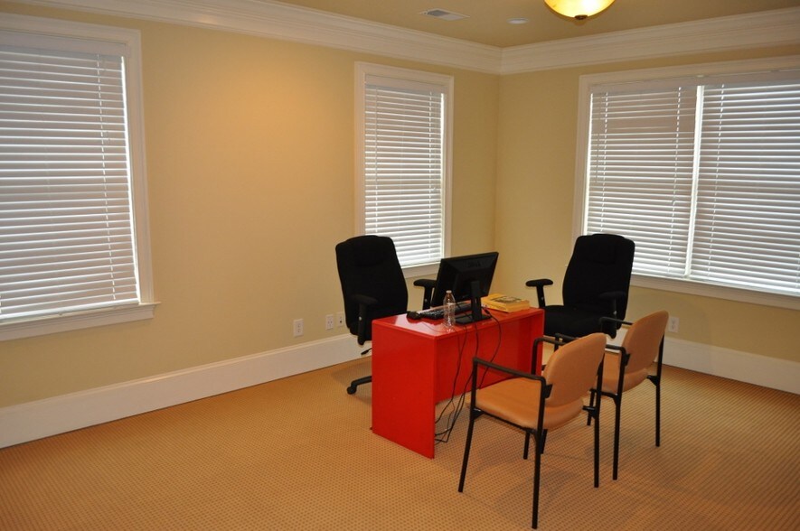 More Photos Of 4330 S Lee St, Buford Medical For Lease
