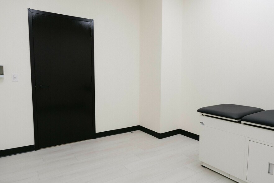 More Photos Of 1930 Highway 3 S, League City Medical For Lease