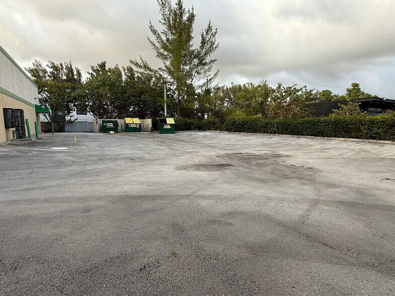 More Photos Of 1255 NW 103rd St, Miami Freestanding For Lease