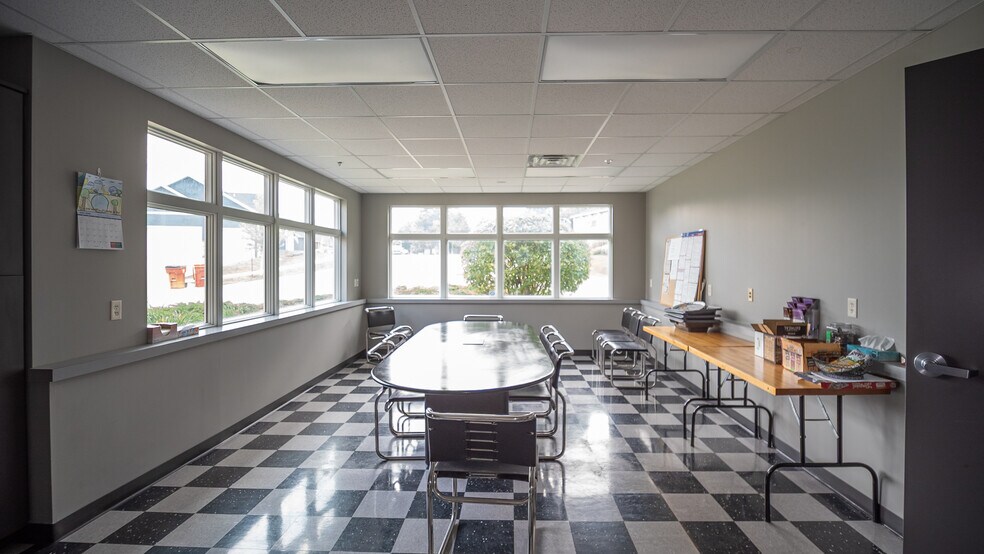 More Photos Of 3420 Lakeridge Pl NW, Rochester Office For Lease