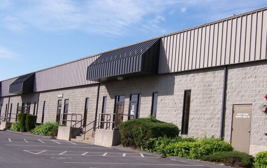 More Photos Of 630 Silver St, Agawam Light Manufacturing For Lease