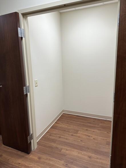 More Photos Of 101 Financial Dr, Elizabethtown Medical For Lease