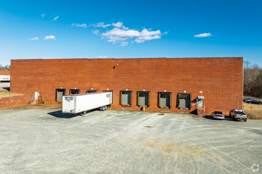 More Photos Of 147 L F I Complex Ln, Lexington Manufacturing For Lease