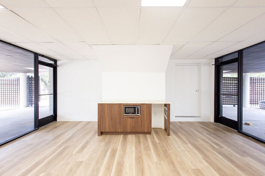 More Photos Of 8225 Westglen Dr, Houston Office For Sale