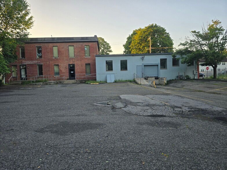 More Photos Of 132 Franklin St, Torrington Office For Lease