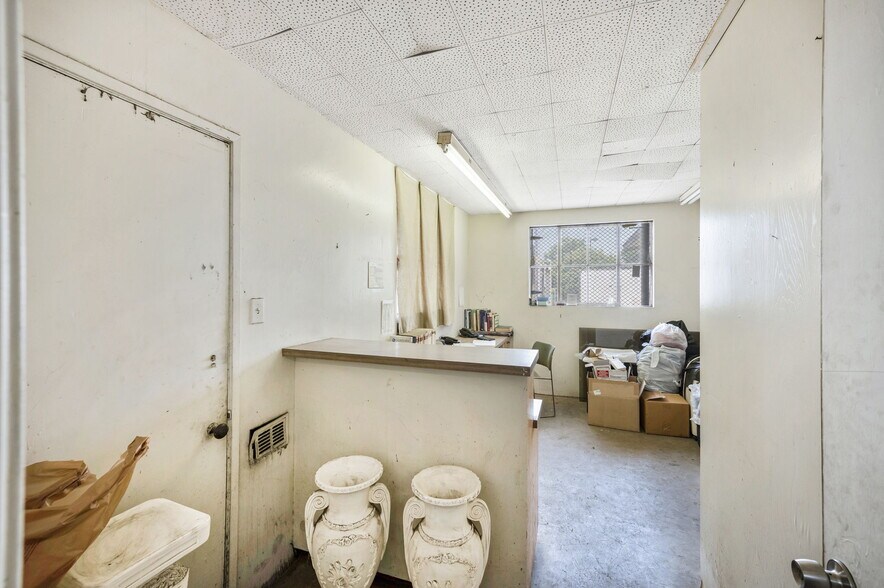 More Photos Of 2250 Martin Luther King Jr Ave, Long Beach Warehouse For Sale