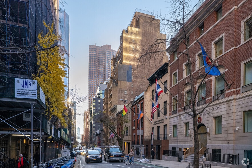 More Photos Of 150 E 39th St, New York Apartments For Lease
