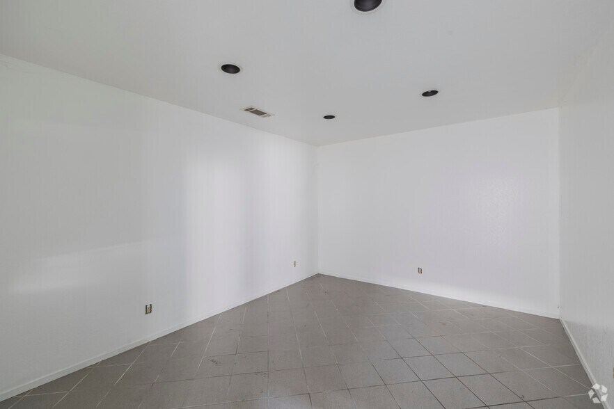 More Photos Of 380 Washington St, Oakland Unknown For Lease