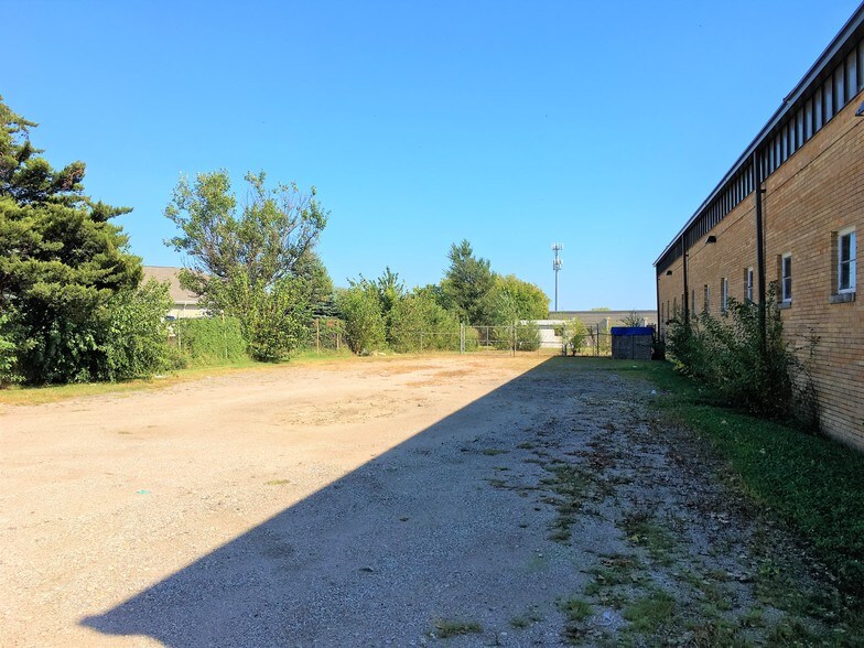 More Photos Of 620 N Edgemoor St, Wichita Warehouse For Sale