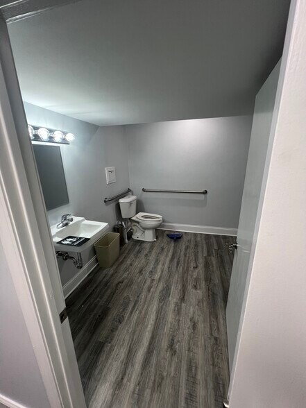 More Photos Of 208 N Shiawassee St, Owosso Office For Lease