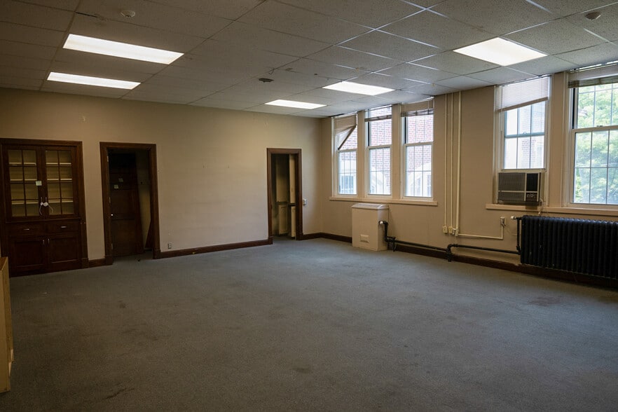 More Photos Of 315 S Market St, Emporia Schools For Sale