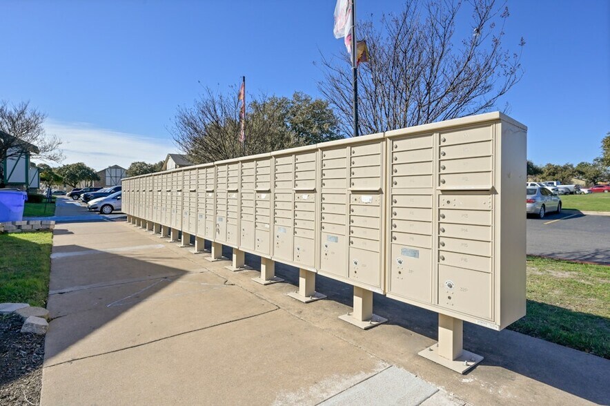 More Photos Of 1101 Rutland Dr, Austin Apartments For Sale