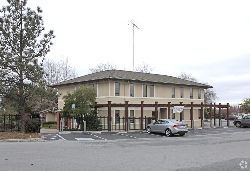 More Photos Of 920 Sunnyslope Rd, Hollister Medical For Sale