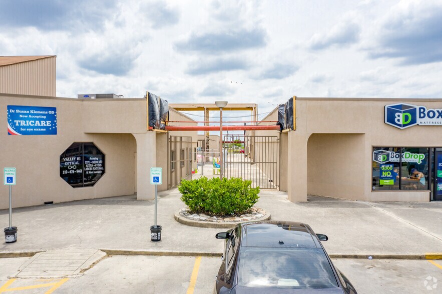 More Photos Of 410 Valley Hi Dr, San Antonio Unknown For Lease