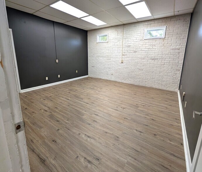 More Photos Of 400 W Methvin St, Longview Office For Sale