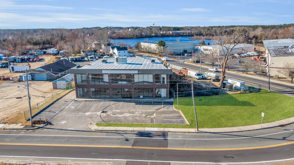 More Photos Of 9 Flint Rd, Toms River Showroom For Lease