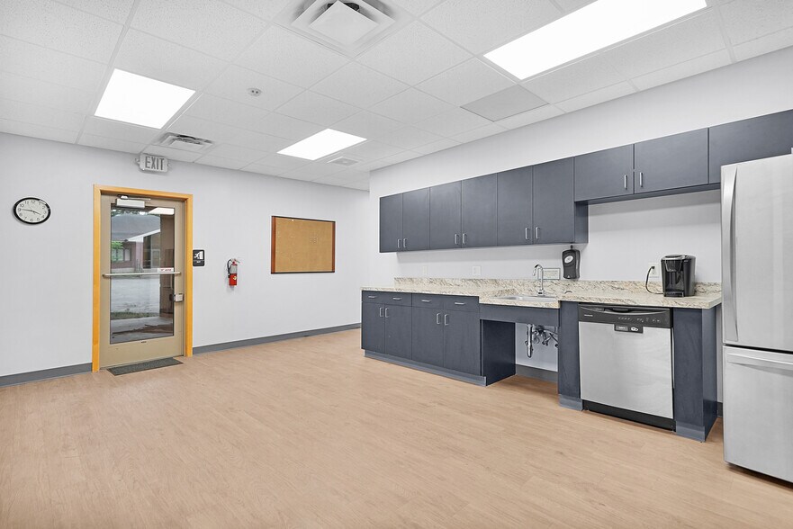More Photos Of 1416 44th St SW, Wyoming Medical For Sale