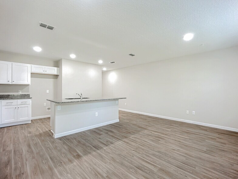 More Photos Of 9556 Hood Rd, Jacksonville Apartments For Sale