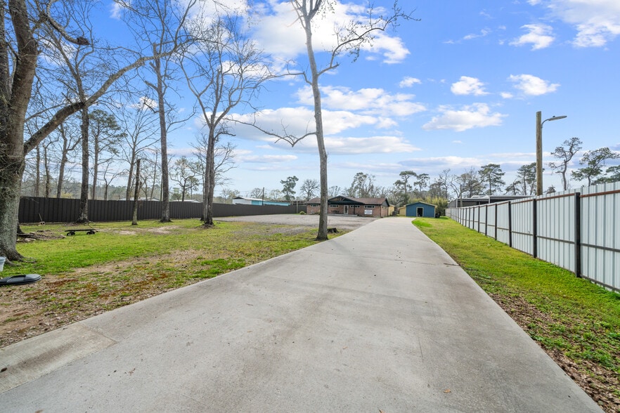More Photos Of 29519 W Hawthorne Dr, Spring Flex For Sale