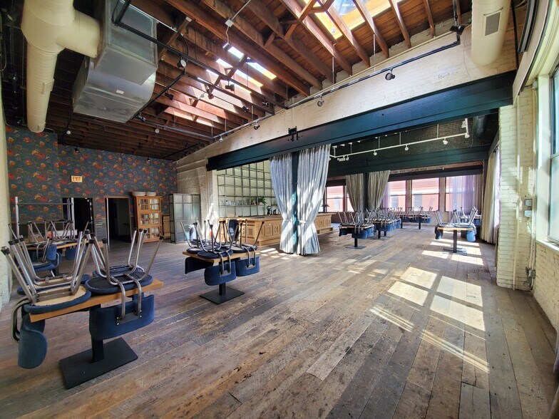 More Photos Of 802-804 W Randolph St, Chicago Storefront Retail Office For Lease