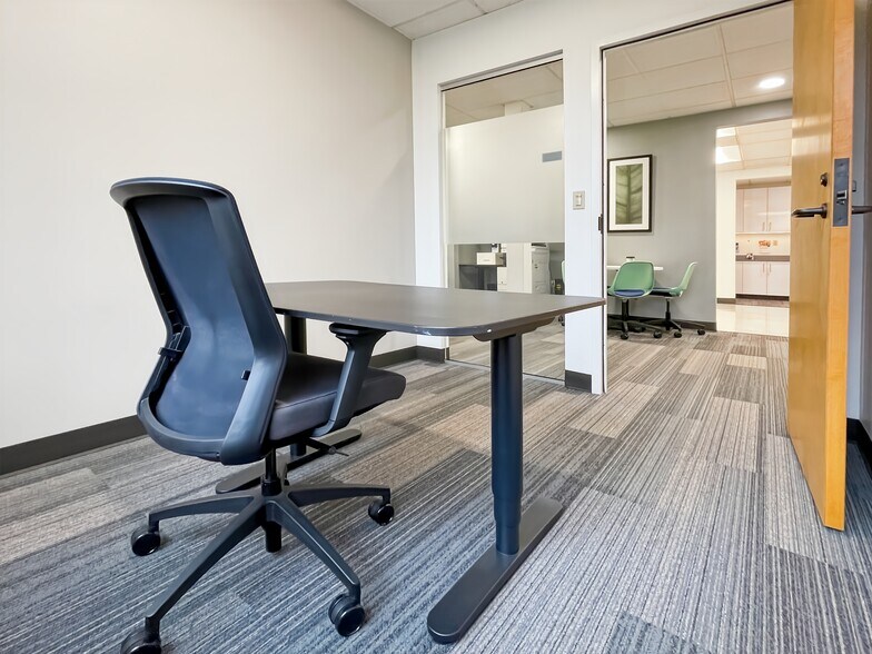 More Photos Of 10202 5th Ave NE, Seattle Coworking Space