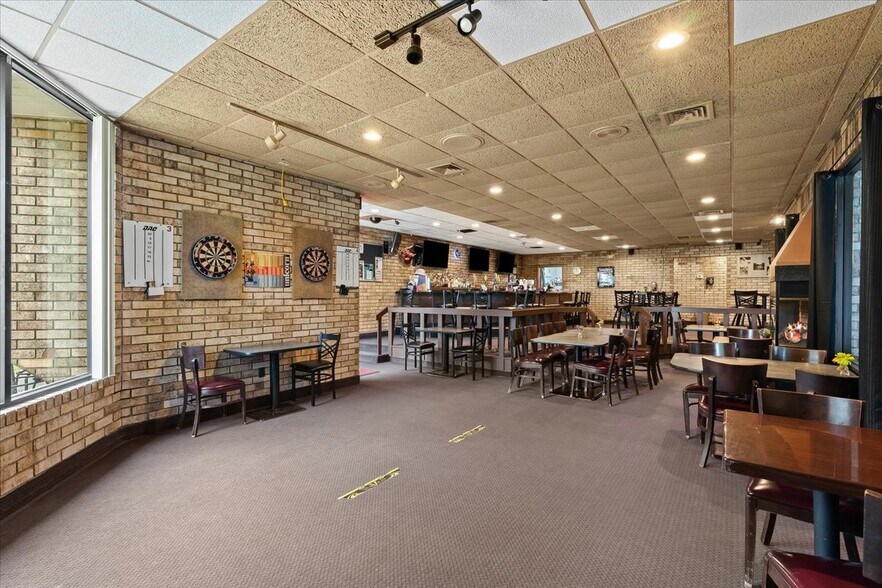 More Photos Of 2140 Fairway Dr, Davison Sports And Entertainment For Sale