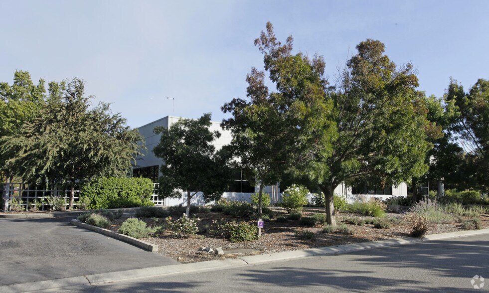 More Photos Of 30-38 Executive Ct, Napa Light Distribution For Lease