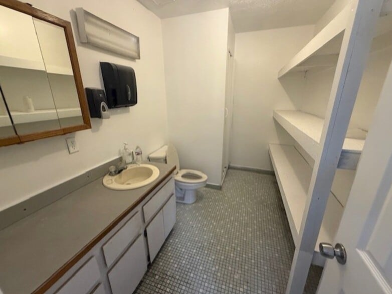 More Photos Of 479 Zoo Pky, Jacksonville Warehouse For Sale